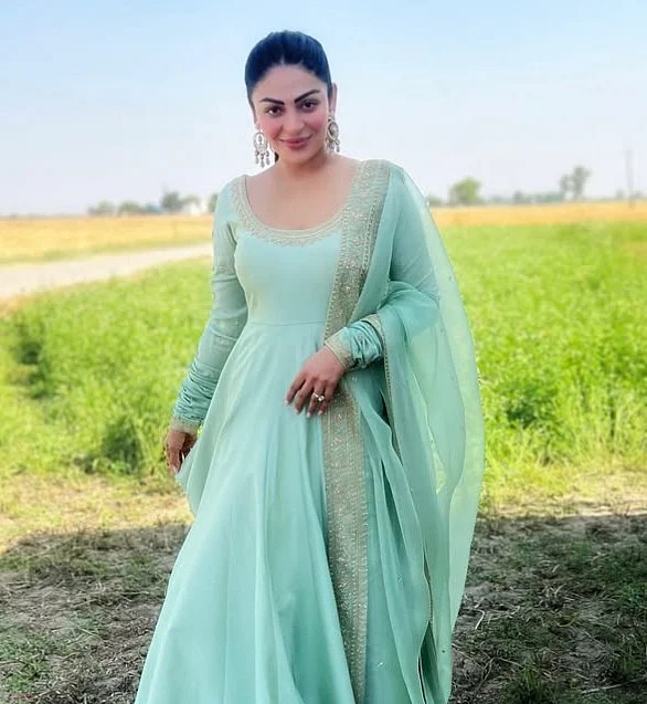 सिनेजीवन: मृणाल ठाकुर ने दर्शकों संग देखी 'सन ऑफ सरदार 2' और भूटान में हुमा कुरैशी पर मुर्गे ने किया था हमला