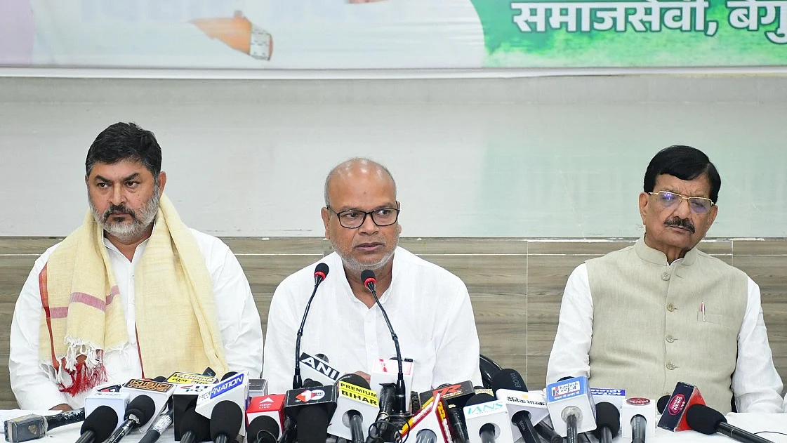 चुनाव आयोग ने बिहार में मृत लोगों के नामों का भी सत्यापन कर दिया, बीजेपी ने कर लिया है हाईजैकः कांग्रेस