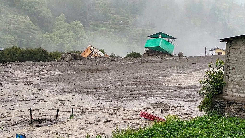 धराली में बादल फटने से सेना का हर्षिल कैंप भी चपेट में आया, कई जवान लापता, रेस्क्यू की कोशिश जारी