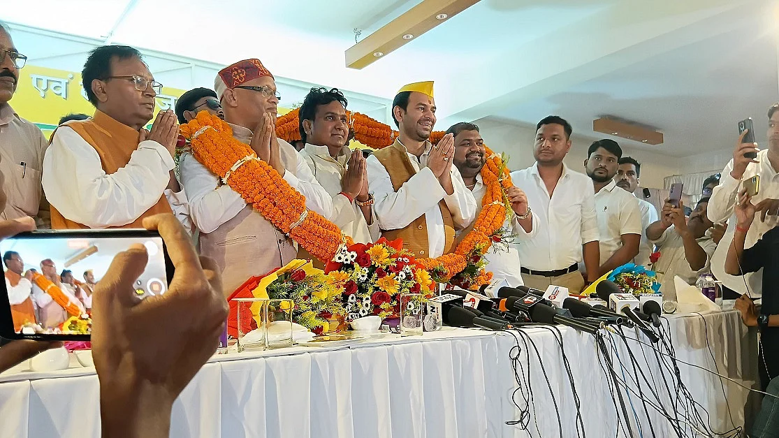 तेज प्रताप ने VVIP समेत पांच छोटे दलों के साथ गठबंधन बनाया, कहा- तेजस्वी के साथ हमेशा मेरा आशीर्वाद