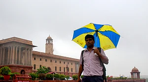 दिल्ली में मौसम लेगा करवट, आसमान में छाए बादल, होगी बारिश? मौसम विभाग ने जारी किया अलर्ट