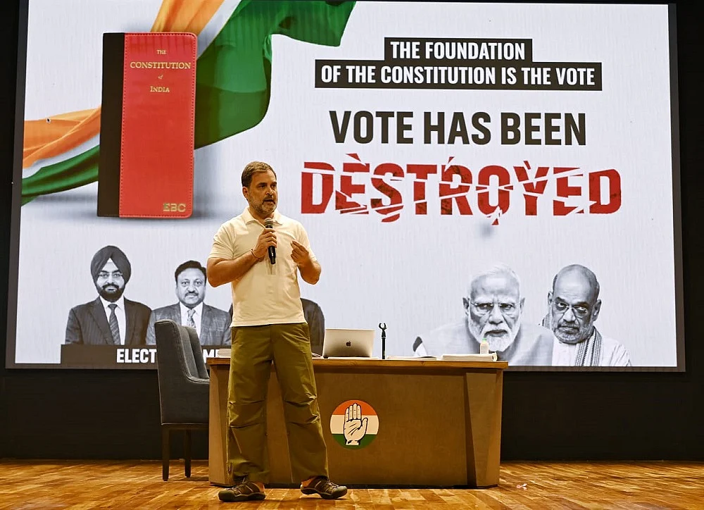 ‘वोट चोरी’ हमारे लोकतंत्र पर एटम बम, राहुल गांधी के खुलासे से चुनाव आयोग की विश्वसनीयता पर सवाल 
