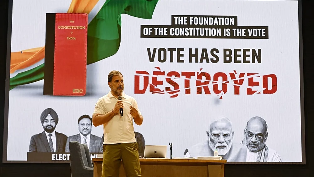 राहुल गांधी के वोट चोरी के खुलासों पर खड़गे बोले- समय आ गया लोकतंत्र और संविधान को बचाने का (फोटोः विपिन)