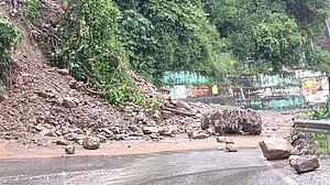 उत्तराखंड में मूसलाधार बारिश, स्कूल बंद, सीएम धामी ने रेस्क्यू टीम से की मुलाकात