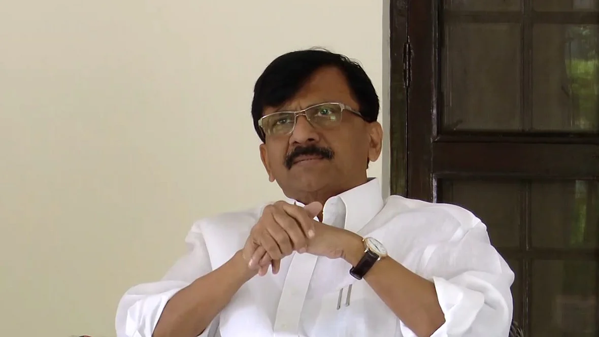 संजय राउत ने हलफनामा मांगने पर EC को घेरा 
