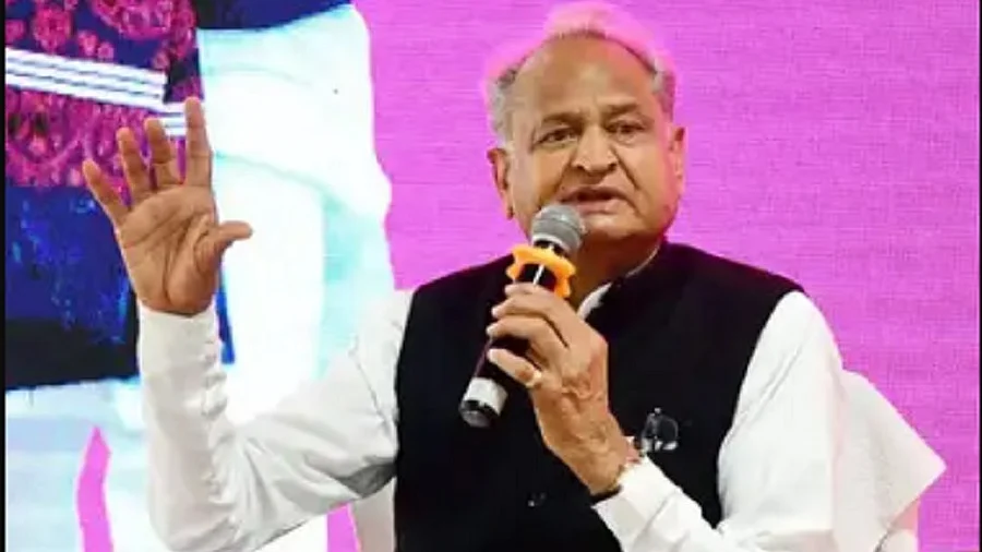 नैतिक साहस और ईमानदारी है तो चुनाव आयोग शपथपत्र जारी करे.. अशोक गहलोत ने वोट चोरी के खुलासे पर घेरा