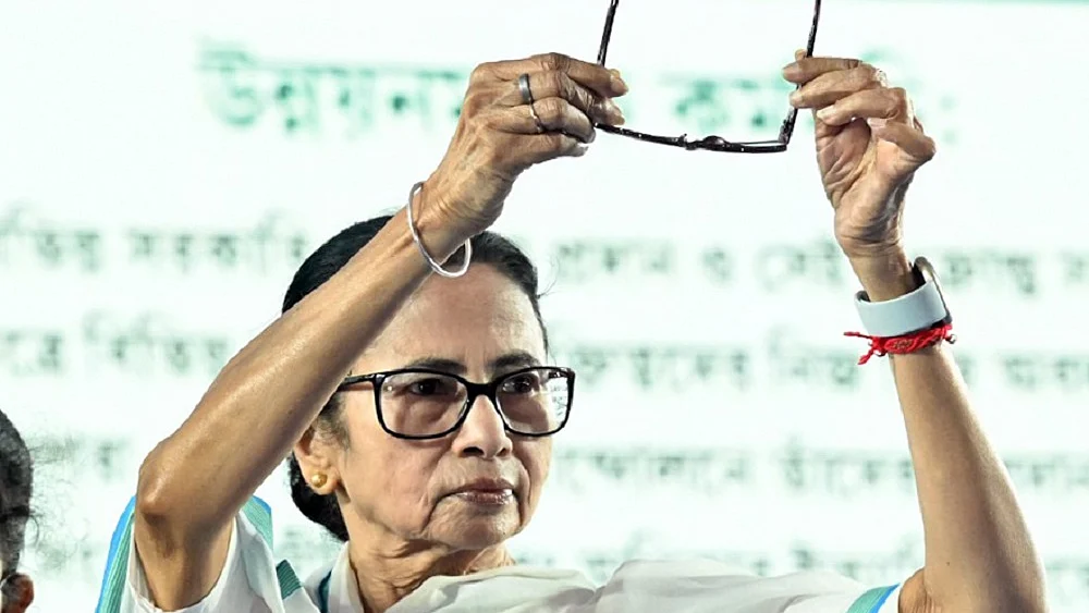 बंगाल में सिनेमा हॉल और मल्टीप्लेक्स में रोजाना दिखानी होगी एक बंगाली फिल्म, ममता सरकार का फैसला
