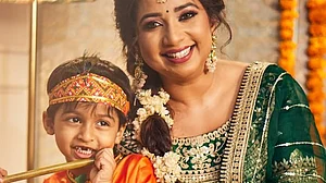 सिनेजीवन: अपने बेटे को कान्हा रूप में देख भावुक हो उठीं श्रेया घोषाल और सोहा अली खान ने बताए फिट रहने के राज