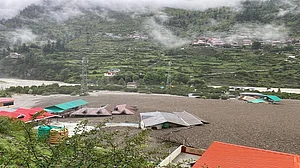 हिमालय में अनियंत्रित निर्माण की चरम सीमा भी पार, चेतावनियों की अनदेखी का नाम धराली और हर्षिल का हश्र!