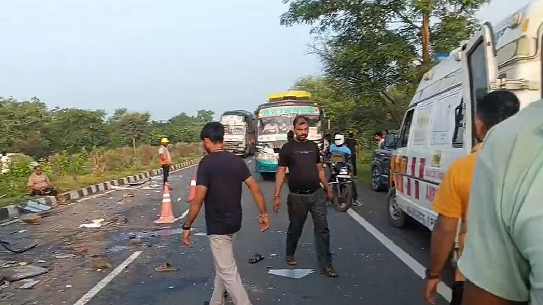 MP के शिवपुरी में भीषण सड़क हादसे में सिंगर समेत म्यूजिशियन ग्रुप के 4 सदस्यों की मौत, 7 गंभीर घायल