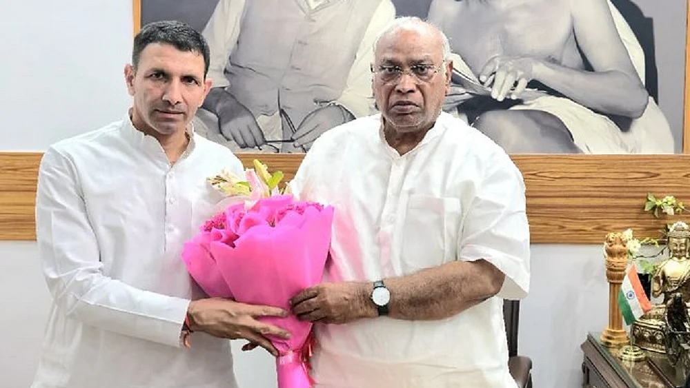 मध्य प्रदेशः कांग्रेस ने 71 जिला अध्यक्षों का ऐलान किया, गुना में जयवर्धन, छिंदवाड़ा में विश्वनाथ को जिम्मेदारी