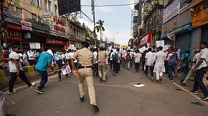 बिहार: पटना की सड़कों पर एसटीईटी की मांग को लेकर उतरे छात्र, नीतीश सरकार के खिलाफ की नारेबाजी, पुलिस ने खदेड़ा
