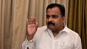 मणिकम टैगोर ने चुनाव आयोग पर उठाया सवाल, लोकसभा में स्थगन प्रस्ताव की मांग, ये पांच मांगें रखी