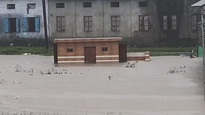 महाराष्ट्र के भिवंडी में भारी बारिश से हालात भयावह! घरों में घुसा पानी, चलाया जा रहा राहत-बचाव अभियान