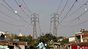 बड़ी खबर LIVE: यूपी के बहराइच में राधा कृष्ण की मूर्ति विसर्जन जुलूस में करंट उतरने से आठ बच्चों सहित 11 झुलसे