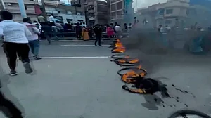 बिहार: पटना में कार में 2 बच्चों के शव मिलने पर फूटा गुस्सा, जाम लगाकर प्रदर्शन, पुलिस पर मामले को दबाने का आरोप