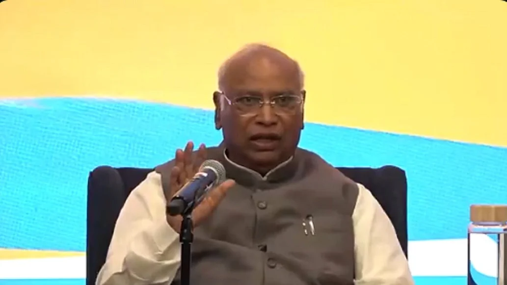 आज भारत दोराहे पर, असमानता चरम पर और लोकतांत्रिक संस्थाओं पर कब्जे हो रहे हैंः खड़गे