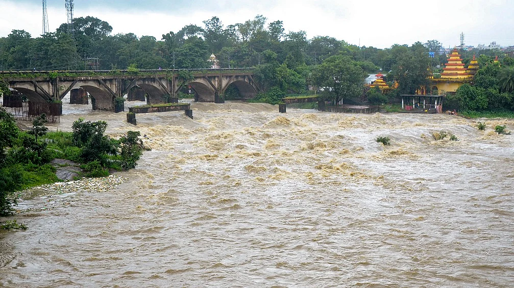 झारखंड में भारी बारिश का कहर, 5 लोगों की मौत, एक लापता, कई जिलों के लिए रेड अलर्ट जारी