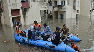 जम्मू-कश्मीर: कई हिस्सों में बारिश से बाढ़ जैसे हालात, 27 अगस्त तक बादल फटने का खतरा, अलर्ट जारी