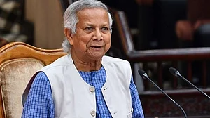 बांग्लादेश: फरवरी में चुनाव बाद निर्वाचित सरकार को सत्ता सौंप देंगे यूनुस, चौतरफा दबाव के बीच किया ऐलान