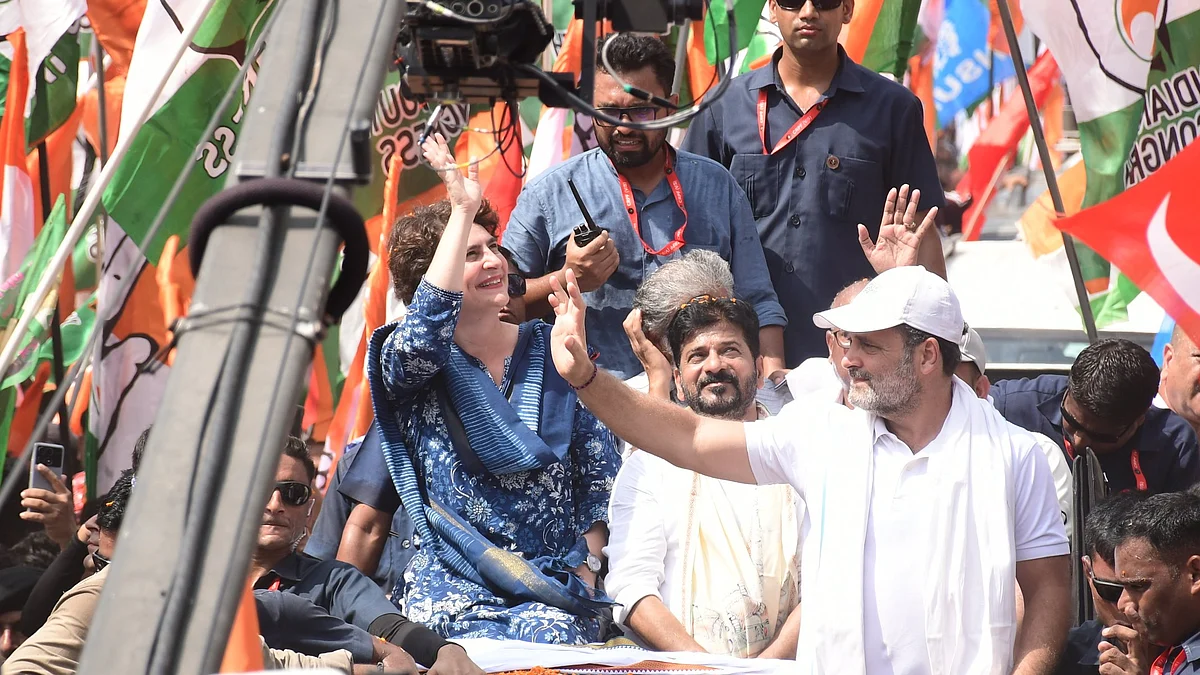 'वोटर अधिकार यात्रा' में शामिल हुईं प्रियंका गांधी