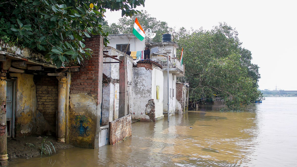 दिल्ली एनसीआर में बारिश ने बढ़ाया बाढ़ का खतरा