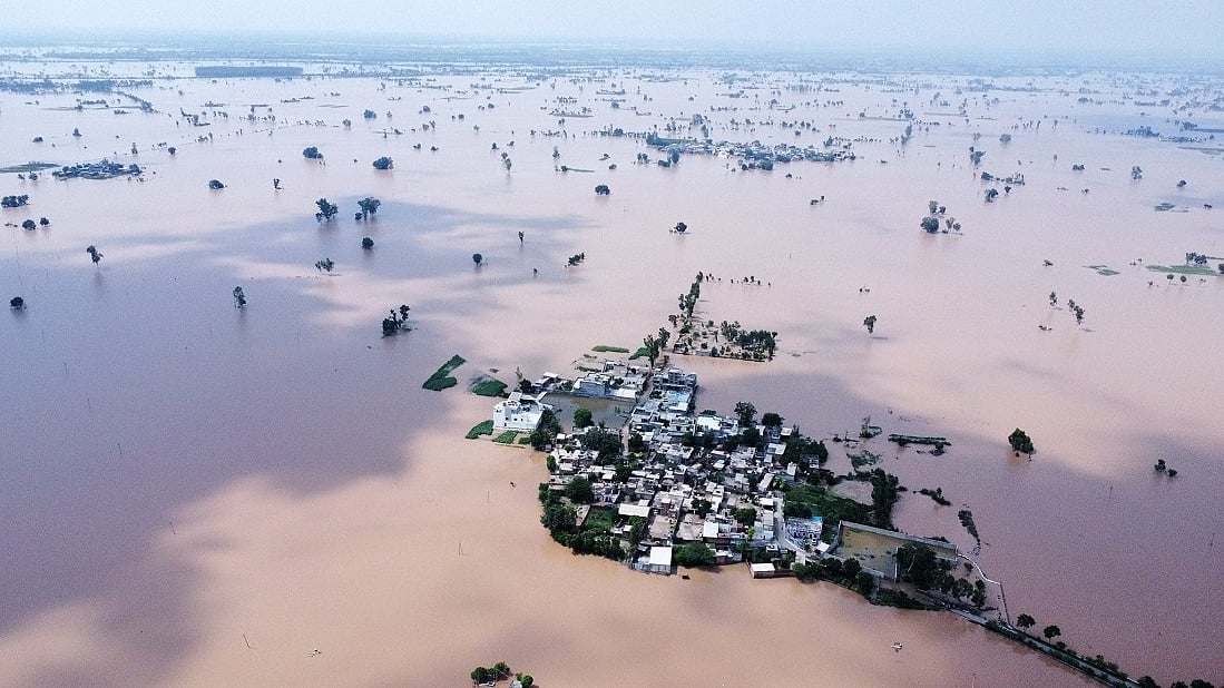 पजाब में बाढ़ का भयावह रूप, रौद्र नदियां और लबालब बांध, मौसम की अति या लापरवाही का नतीजा!
