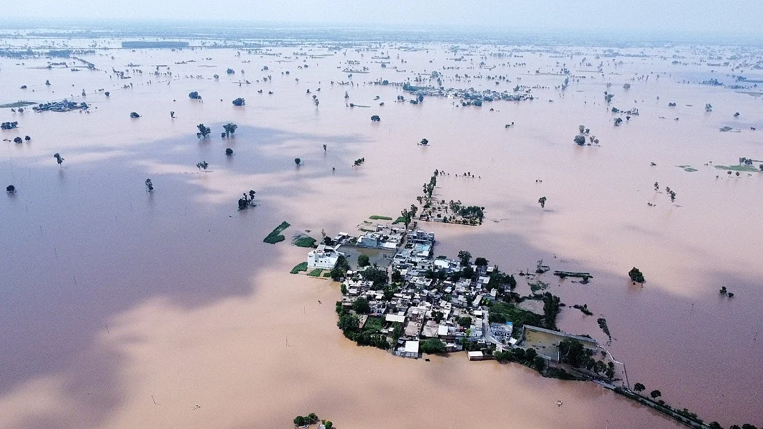 पजाब में बाढ़ का भयावह रूप, रौद्र नदियां और लबालब बांध, मौसम की अति या लापरवाही का नतीजा!