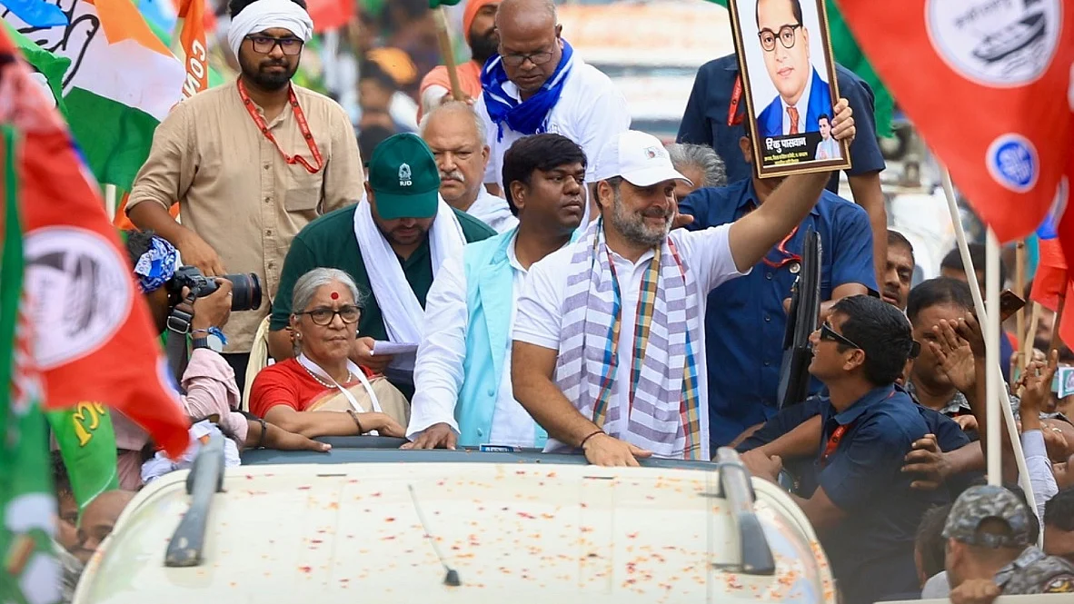 वायनाड में राहुल को चुनौती देने वाली एनी राजा ‘वोटर अधिकार यात्रा’ में शामिल हुईं, बोलीं- अधिकार बचाने की लड़ाई
