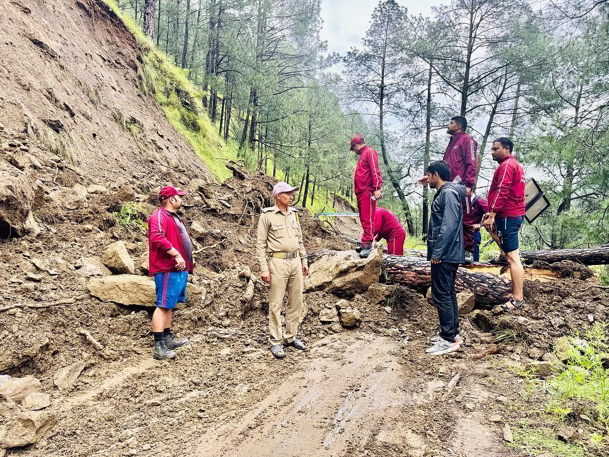 उत्तराखंड के चमोली में बादल फटने के बाद चारों तरफ तबाही का मंजर, सामने आई तस्वीरें, देखें