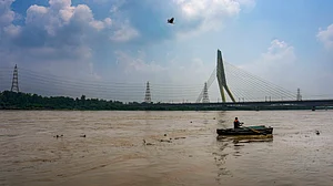 दिल्ली में यमुना का जलस्तर खतरे के निशान के पार, अलर्ट पर प्रशासन
