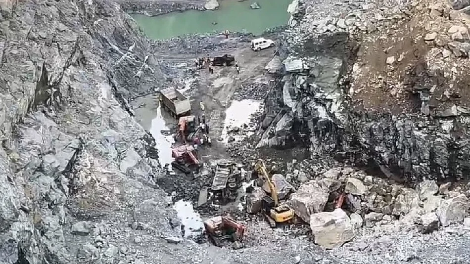 राजस्थानः नीमकाथाना के कृष्णा माइंस में पहाड़ दरकने से तीन मजदूर फंसे, एक की मौत, बचाव अभियान जारी