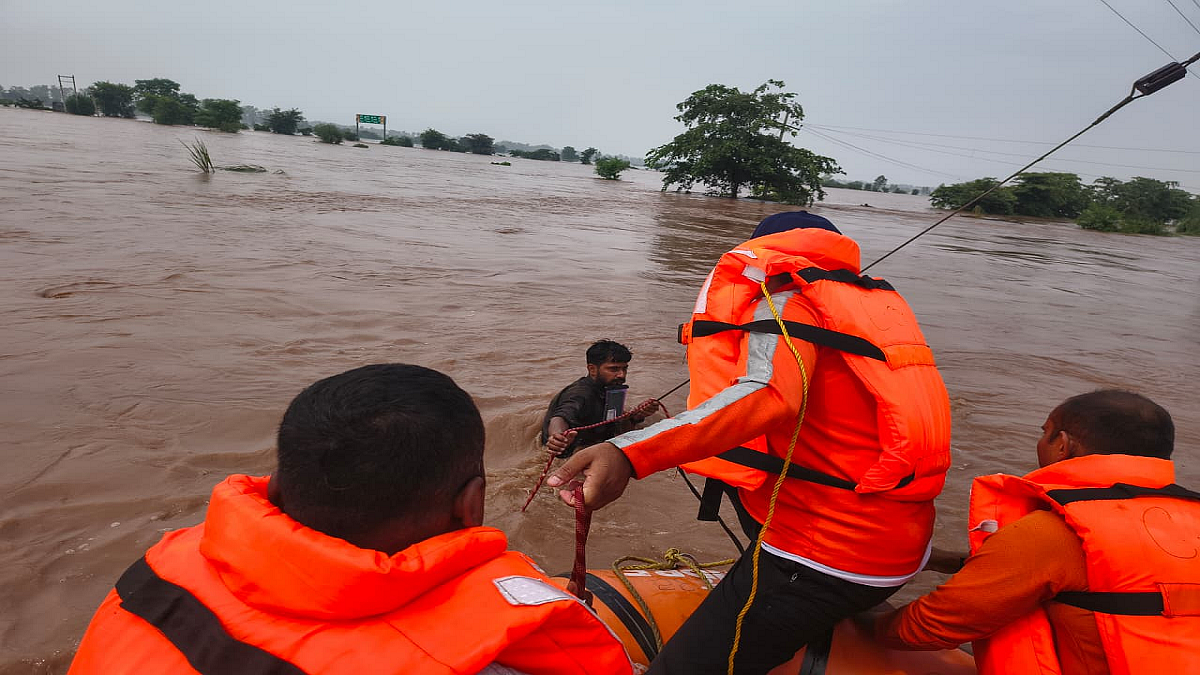 पंजाब में बाढ़ से हाहाकार, 30 मौतें, 2.56 लाख लोग प्रभावित, 1,300 से ज्यादा गांव जलमग्न, राहत अभियान जारी