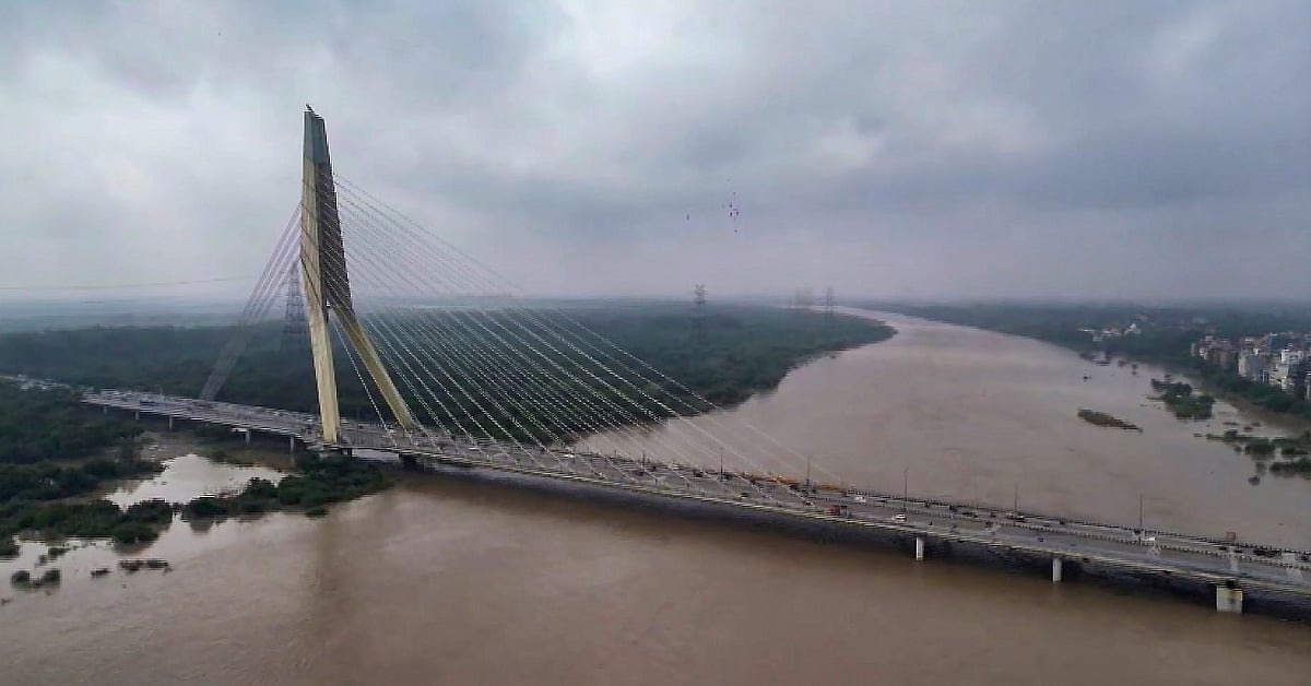 दिल्ली में डराने लगी यमुना, जलस्तर लगातार खतरे के निशान के पार, नोएडा में भी हालात गंभीर, कई इलाकों में घुसा पानी
