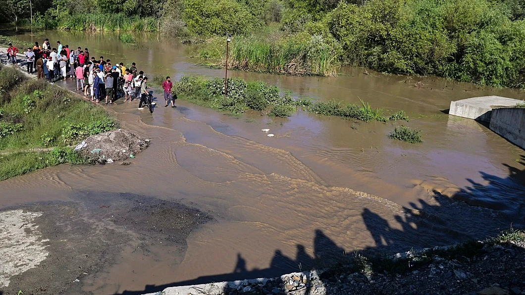 बारिश का कहर: कश्मीर शेष भारत से कटा, हिमाचल बेहाल, यमुना का जलस्तर बढ़ने से दिल्ली को खतरा