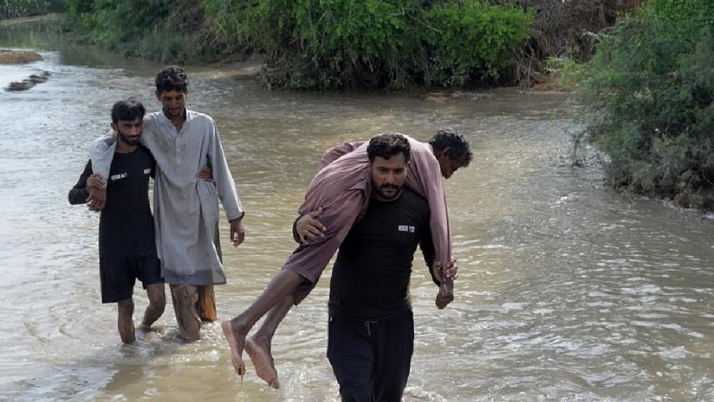 पाकिस्तान में भारी बारिश से तबाही जारी, करीब 900 लोगों की मौत, इस्लामाबाद पर बाढ़ का खतरा, चेतावनी जारी