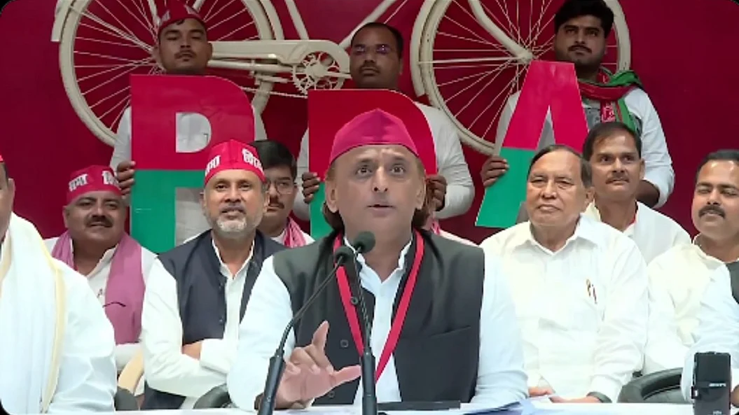 अखिलेश यादव की गाड़ी का 8 लाख रुपए का चालान कटा, बोले- सरकार सुविधाएं देने के बजाए कर रही वसूली