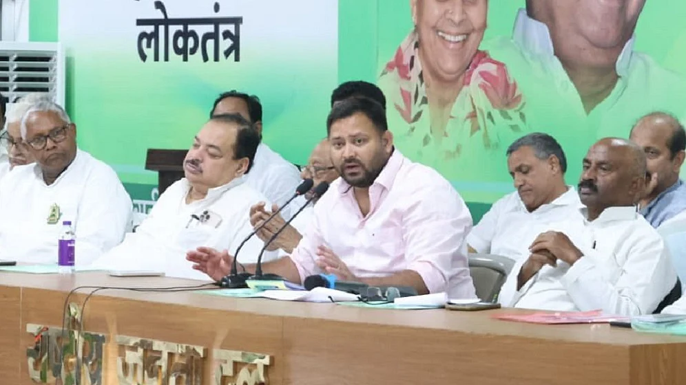 तेजस्वी ने BJP-JDU को घेरा, कहा- 11 वर्ष की ‘डबल इंजन’ सरकार ने बिहार की दो पीढ़ियों का जीवन बर्बाद किया