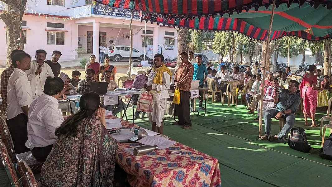 ग्राम स्वराजः व्यवस्था की नींव है गांधी का जंतर, किसी पुस्तक का मोहताज नहीं