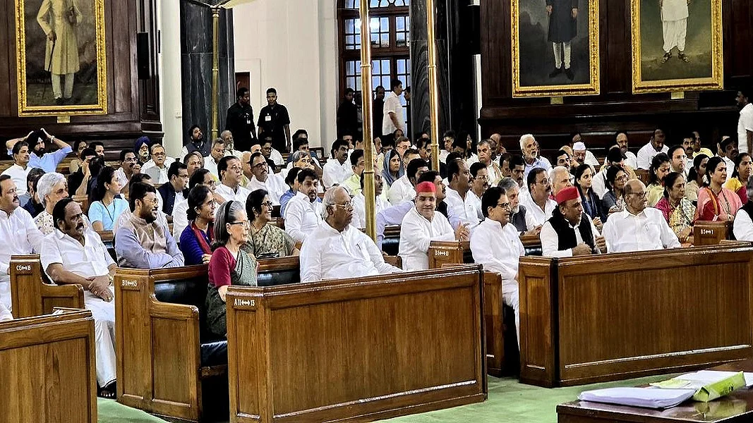 उपराष्ट्रपति चुनावः मतदान से एक दिन पहले विपक्षी नेताओं ने की अहम बैठक, अंतिम रणनीति पर हुई चर्चा