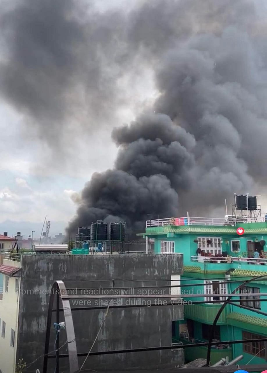 Nepal PM KP Oli के बालकोट स्थित निजी आवास को भी प्रदर्शनकारियों ने जला दिया