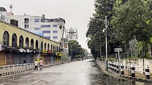 नेपाल में देशभर में प्रतिबंधात्मक आदेश लागू, कर्फ्यू का ऐलान, सेना ने हथियार-गोलाबारूद सरेंडर करने की अपील की