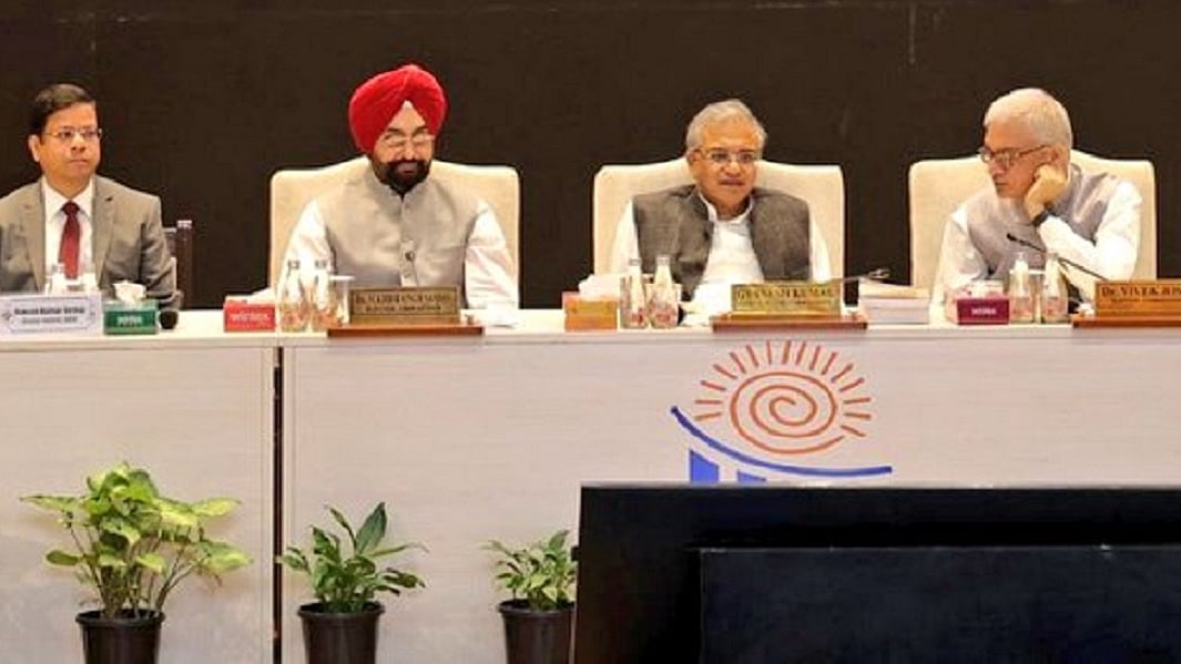 देश भर में SIR कराने का जल्द ऐलान करेगा चुनाव आयोग, इसी साल के अंत तक पूरी होगी कवायद