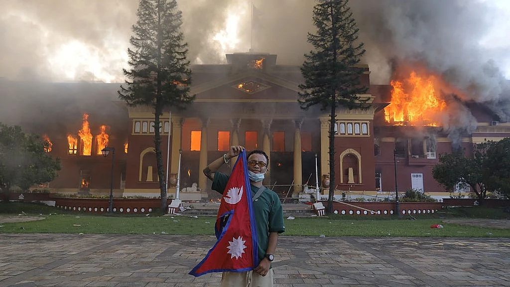 नेपाल: नाकाम राजनीतिक व्यवस्था से निराश जनाक्रोश का भयावह अध्याय, अनिश्चितता की अंधेरी गली में देश