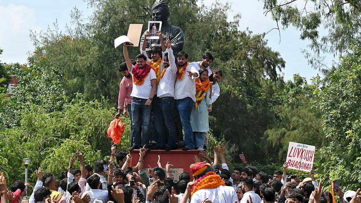 DUSU चुनाव के लिए छात्र संगठनों ने उम्मीदवारों की घोषणा की (फोटोः विपिन)