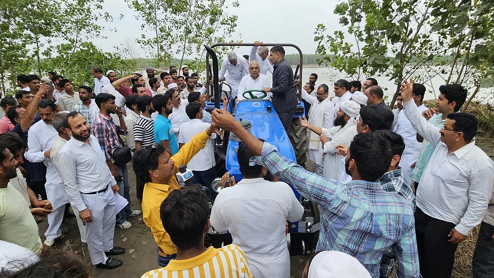 हरियाणाः भूपेंद्र हुड्डा ने यमुनानगर के बाढ़ प्रभावित क्षेत्रों का किया दौरा, विशेष पैकेज की मांग की