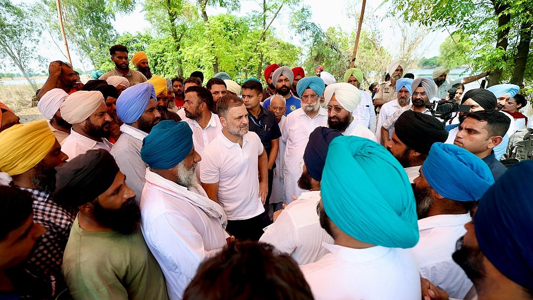 पंजाब बाढ़: राहुल गांधी ने पीड़ितों से की मुलाकात, कहा- यह भीषण तबाही, मैं हर पीड़ित के साथ