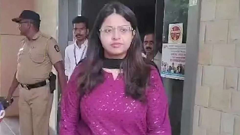 फिर विवादों में बर्खास्त IAS पूजा खेडकर, अगवा ट्रक चालक को उनके घर से मुक्त कराया गया, मां पर केस दर्ज