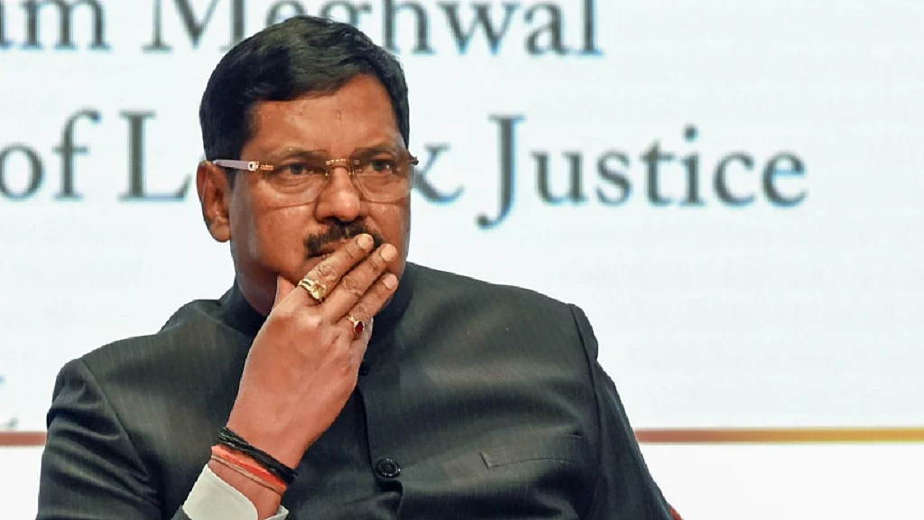 एक फैसले के लिए सोशल मीडिया ट्रोल्स का शिकार हुए चीफ जस्टिस गवई, VHP ने भी दे दी नसीहत