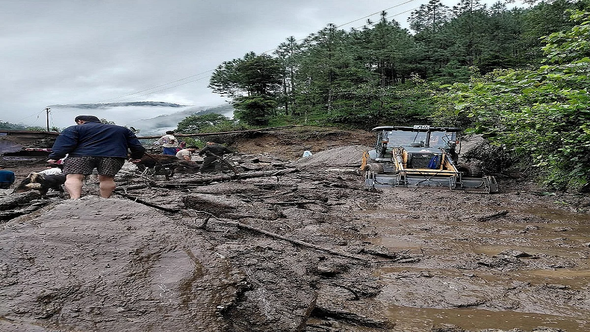 चमोली में बादल फटने के बाद भीषण तबाही।